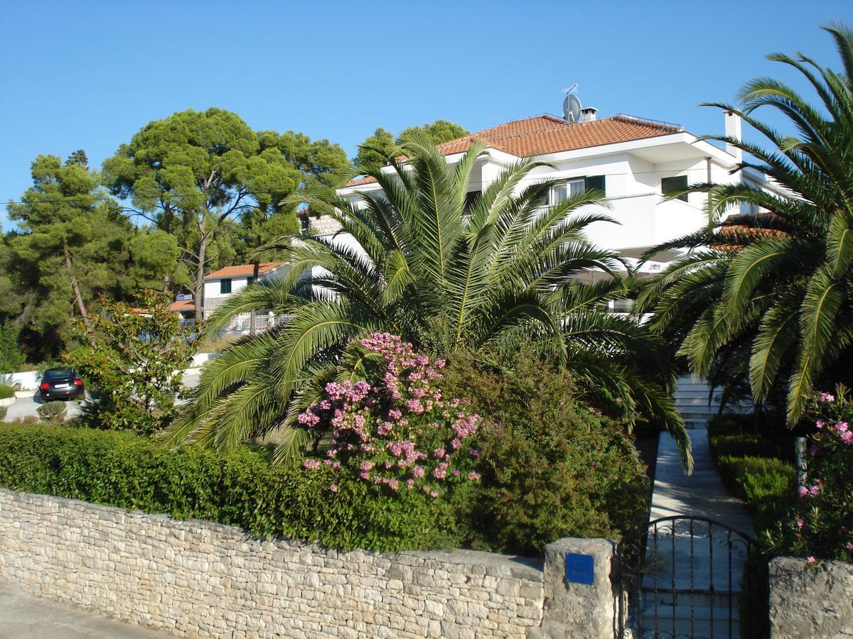 Villa Bunta Sutivan Buitenkant foto