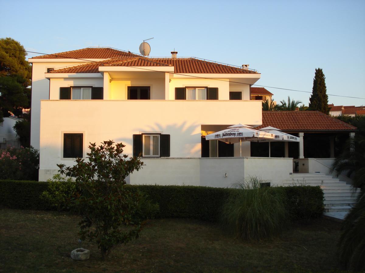 Villa Bunta Sutivan Buitenkant foto
