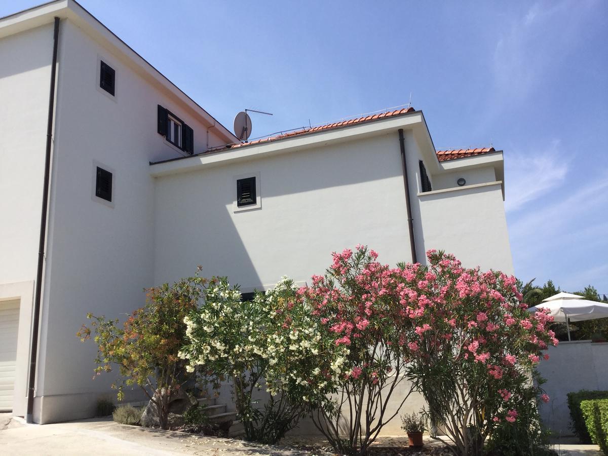 Villa Bunta Sutivan Buitenkant foto